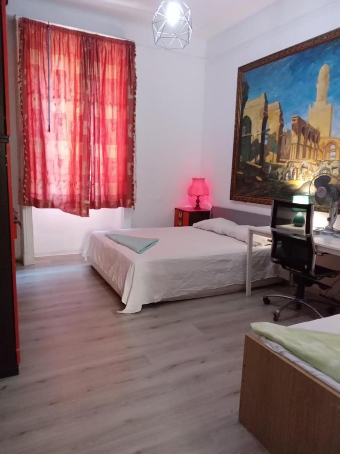 A Room In A Beautiful Apartment In The City Center Milán Exterior foto